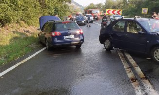 Grav accident de circulaţie pe DN1 în Cluj. Doi minori şi un adult au fost transportaţi la spital cu elicopterul SMURD