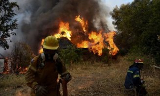 Incendiile masive din Rhodos au lăsat insula fără curent electric și fără apă