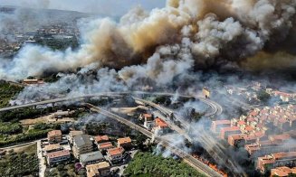 Incendiile din Italia fac victime printre turiști. Sute de persoane, evacuate din zone turistice