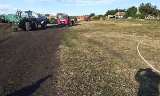 Incendiu violent la Cluj: Au ars 2700 de baloţi de paie