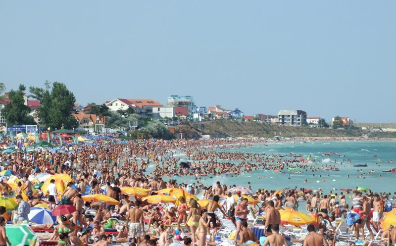 Este cel mai aglomerat weekend de pe litoral. Sunt 135.000 de turişti în structuri clasificate