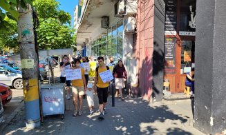 Marș al celor de la AUR prin Cluj, pentru personalul medical care nu vrea să se vaccineze