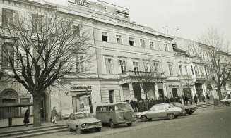 Piața Unirii cu Palatul Jósika, în a doua jumătate a anilor 1980.