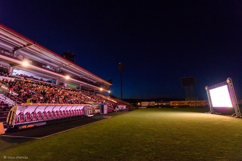 Meciul lui CFR Cluj cu Steaua Roşie Belgrad se vede GRATUIT în Gruia. Ecran gigant instalat pe stadion