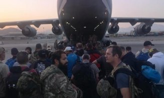 Au început evacuările printr-o misiune internațională de salvare / MAE: „Mai sunt 27 de cetățeni români în Afganistan”