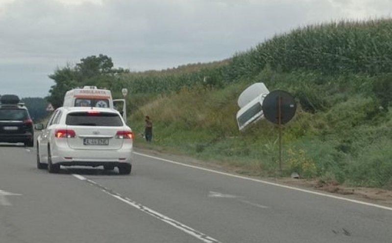 Accident pe Cluj - Turda. O mașină a ieșit în decor