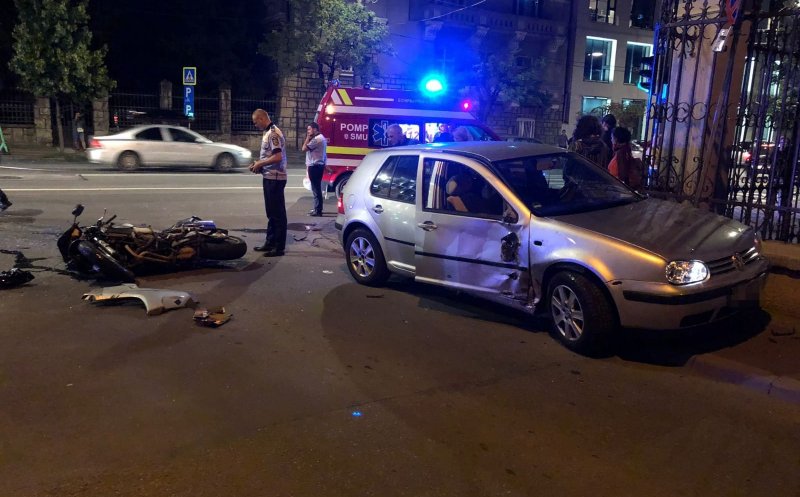 ACCIDENT cu victimă în Cluj-Napoca. Un motociclist a fost lovit de un autoturism