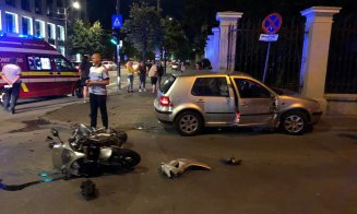 ACCIDENT cu victimă în Cluj-Napoca. Un motociclist a fost lovit de un autoturism