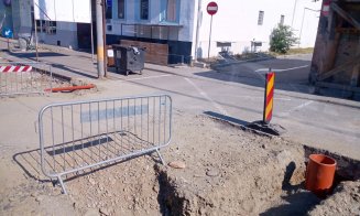 Şantierul 12 Decembrie: "Bătaie de joc! La cât este de îngustă strada, trebuia reparat colţu' de trotuar în 2 zile!!!"