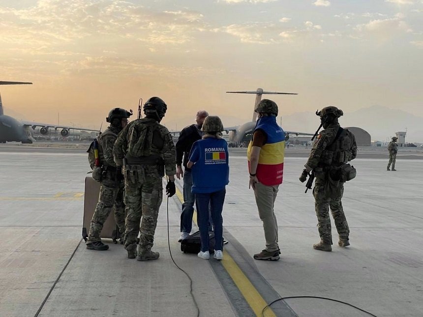 Criza din Afganistan | Aeronava trimisă la Kabul a reuşit să evacueze un singur român. Ceilalți nu au putut ajunge la aeroport