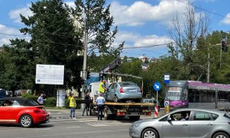 Accident cu două mașini pe Oașului. Bărbat de 70 de ani, transportat la spital