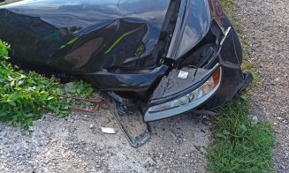Accidentele se țin lanț la Cluj. Mașină ieșită în decor în Mera/ Trei răniți, printre care și un copil