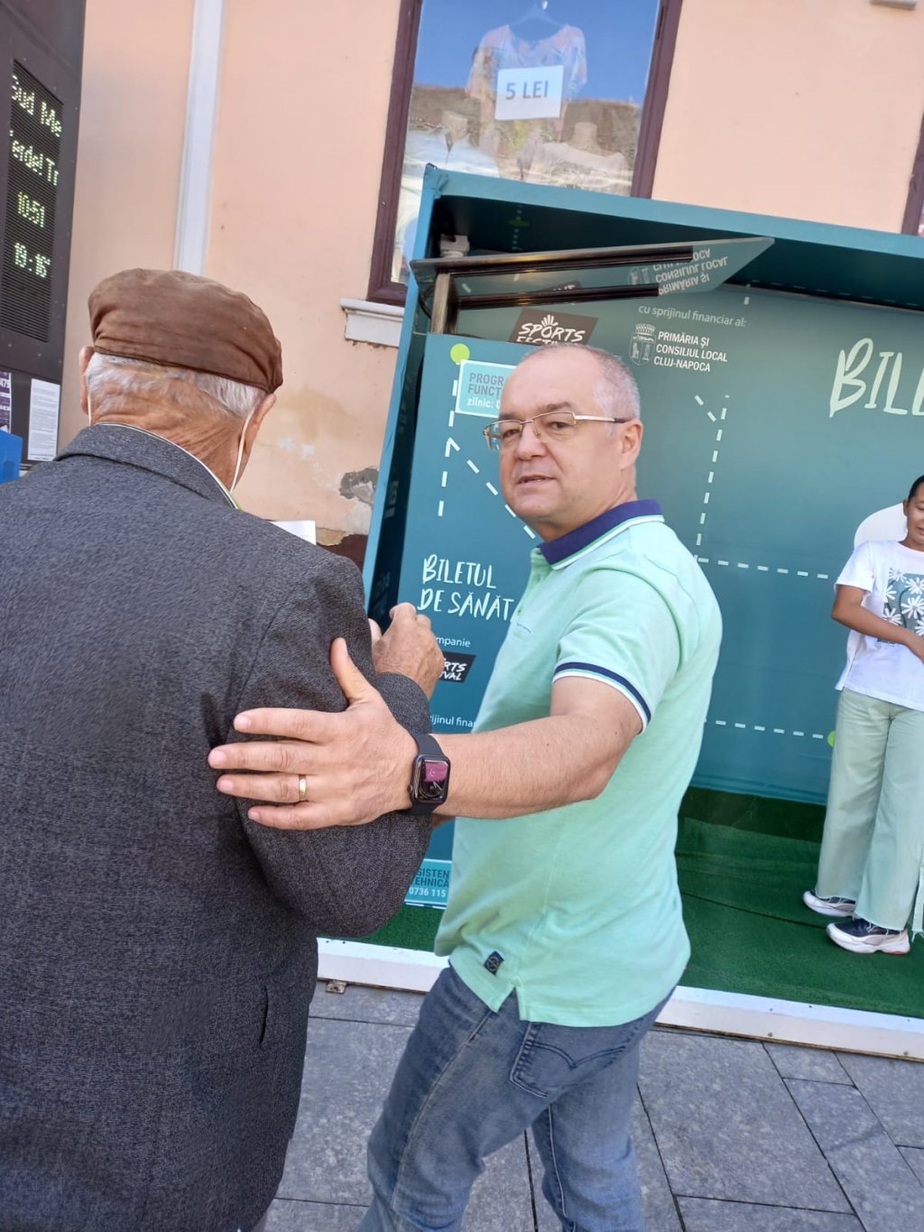 Boc a revenit în stația smart de pe Memo să facă genoflexiuni pentru un bilet gratuit