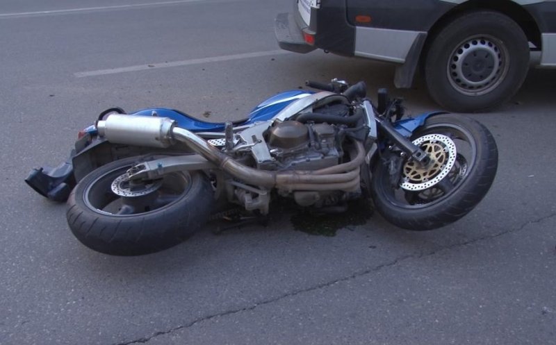 Trafic restricționat pe Cluj-Oradea. Motociclist rănit grav, după ce a fost lovit de o mașină