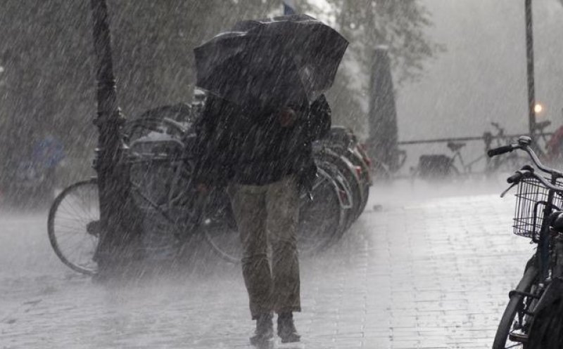 Atenționare de vreme severă la Cluj! COD GALBEN de ploi și descărcări electrice