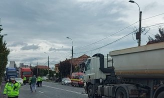 Accident pe Coposu. Tânăr GRAV rănit după un impact între o mașină și un TIR/ UPDATE: Tânărul a murit