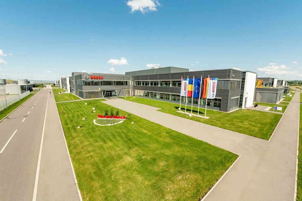 Bosch a deschis a treia hală de producție la Cluj, după o investiție de 55 de milioane de euro. Va produce unități de control pentru vehicule electrice