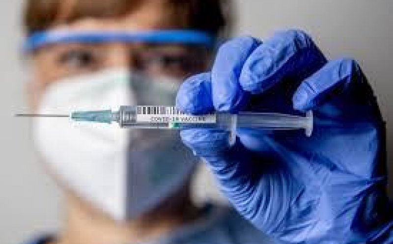 Peste 500 de clujeni s-au vaccinat în ultimele 24 de ore. Câte reacții adverse s-au înregistrat