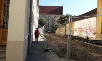 Câteva zile până sună clopoțelul! Școlile din centrul Clujului, înconjurate de garduri și șantiere
