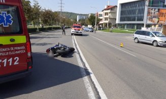 Motocicletă izbită de mașină în Grigorescu. Doi răniți
