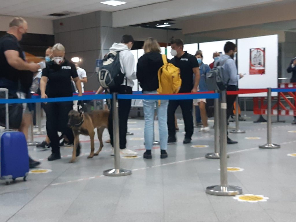 El este căţelul care verifică de COVID pasagerii de pe aeroportul Cluj