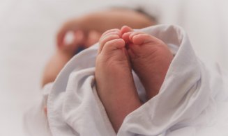 O gravidă de 20 de ani, infectată cu COVID, a murit. Medicii au reușit să salveze bebelușul prematur și l-au trimis pentru tratament la Cluj
