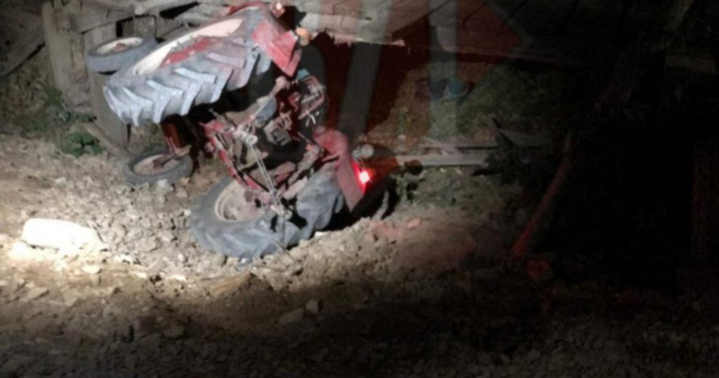 Un tânăr a murit strivit sub tractor noaptea trecută într-o comună din Cluj