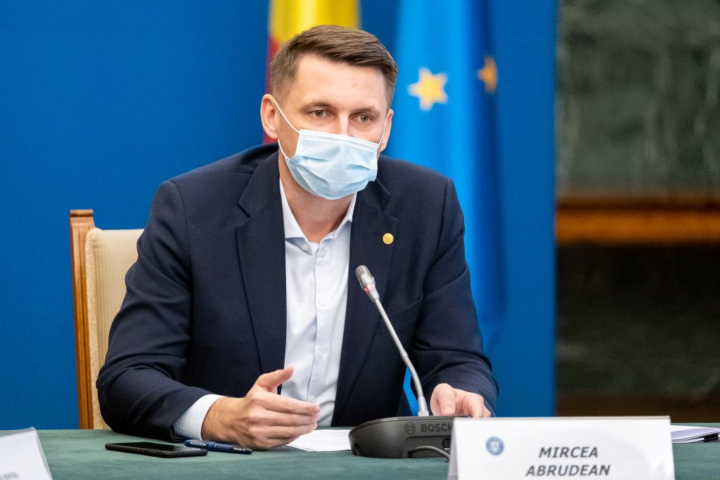 Mircea Abrudean: „Este inadmisibil ca în 2021 cetățenii să se plimbe în continuare cu dosare de la o instituție publică la alta”