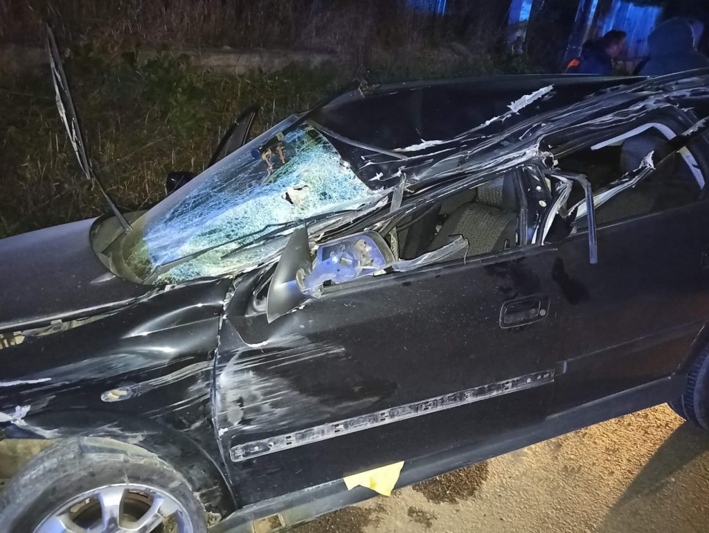 Un șofer de 70 de ani a ajuns cu mașina într-un cap de pod în județul Cluj. Bărbatul și-a pierdut viața