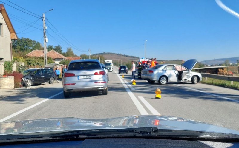 Accident în localitatea Bunești. Două mașini au fost implicate