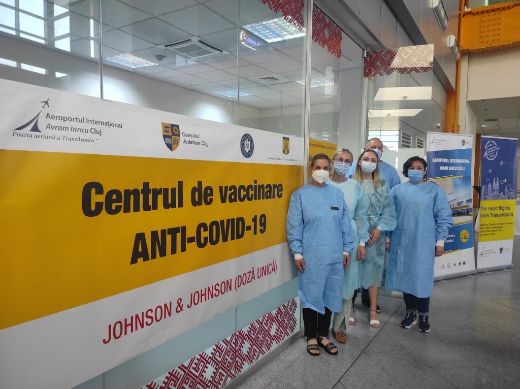 Centre de vaccinare şi de testare, fără programare, la aeroportul Cluj / Peste 2.000 de persoane vaccinate