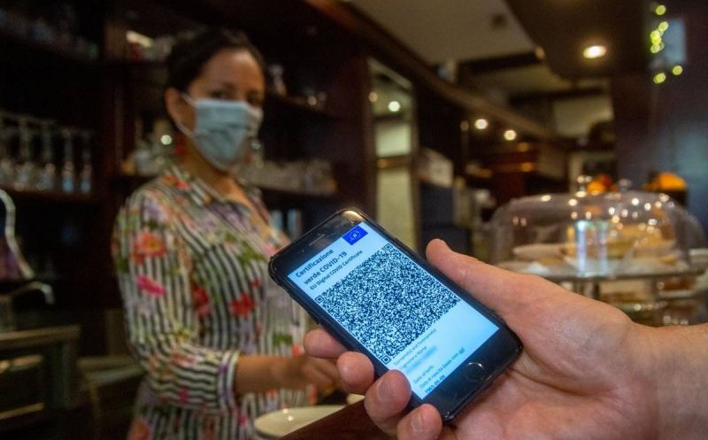 Cum intră clujenii în restaurante, terase și săli de fitness, fără vaccin: „Polițiștii nu vor putea să verifice certificatele digitale”