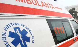 Accident Cluj: Impact între o mașină și un moped. O tânără de 16 ani a ajuns la spital