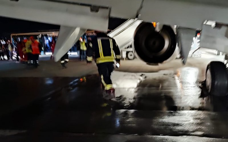 Incendiu la trenul de aterizare al unui avion pe aeroportul din Cluj. Pasagerii au fost evacuaţi de urgență