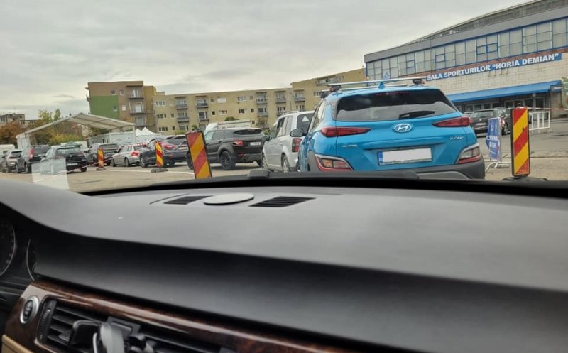 Rând la vaccinare în weekend la Drive-thru: "Am stat frumos la coadă, aproximativ 30 de minute"