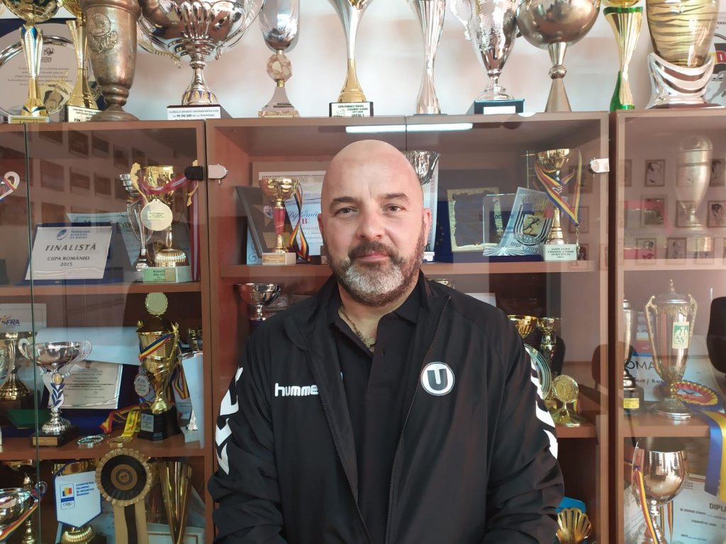 Echipa de handbal masculin a Universității Cluj s-a despărțit de antrenorul Vladimir Vojvodic