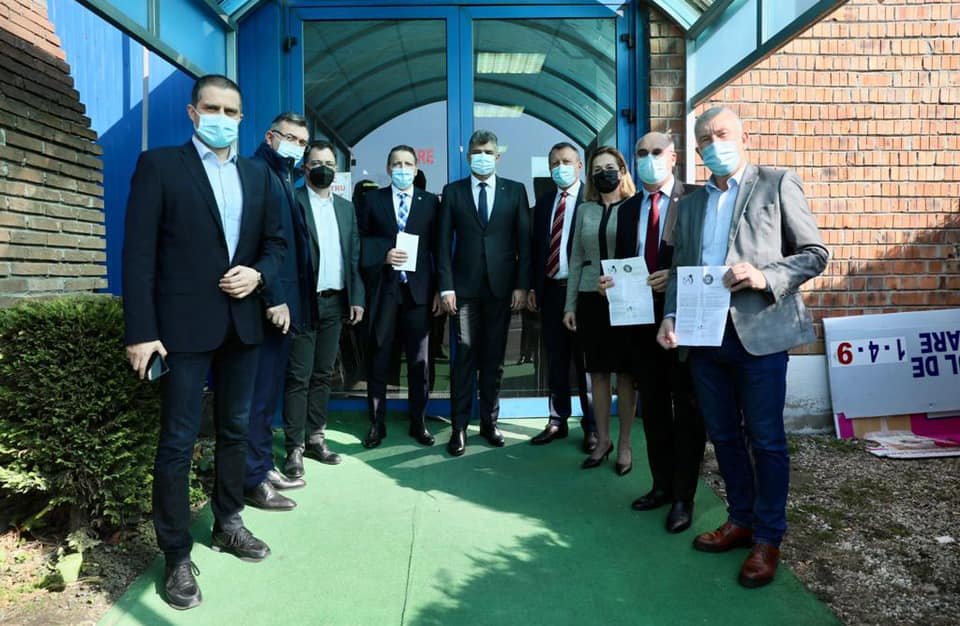 După ce au votat împotriva guvernului Cioloș, liderii PSD s-au vaccinat cu a treia doză de ser anti-COVID