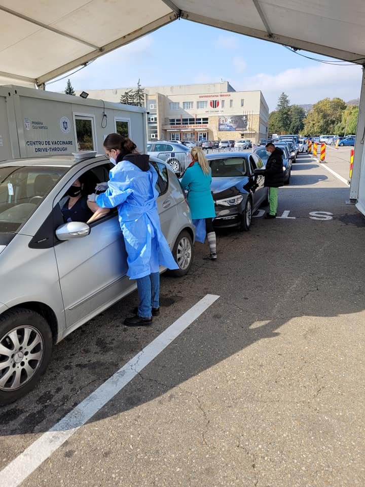 Cluj: Maraton de vaccinare în weekend la drive-thru. Trei zile non-stop, cu Pfizer, fără programare