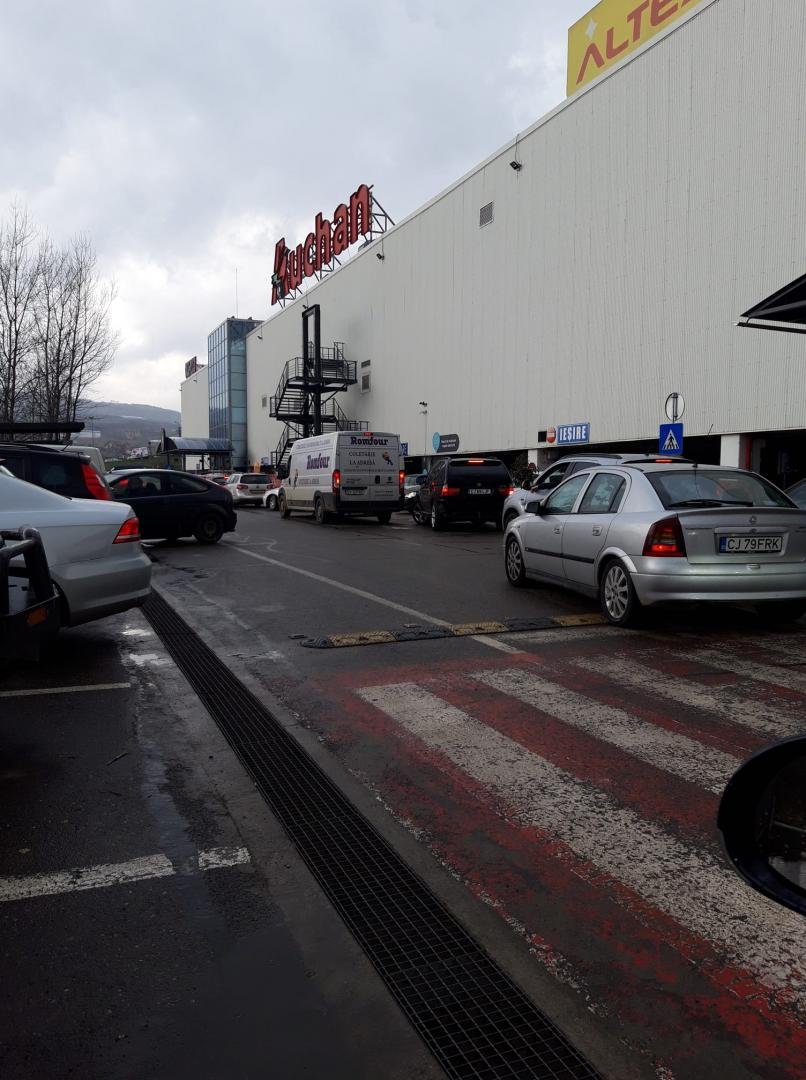 Încă o intrare la Auchan Iris