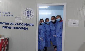Ceai și pizza pentru medicii maratonului de vaccinare de la drive-thru! Prefectul și directorul DSP Cluj le-au adus