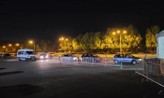 Ceai și pizza pentru medicii maratonului de vaccinare de la drive-thru! Prefectul și directorul DSP Cluj le-au adus