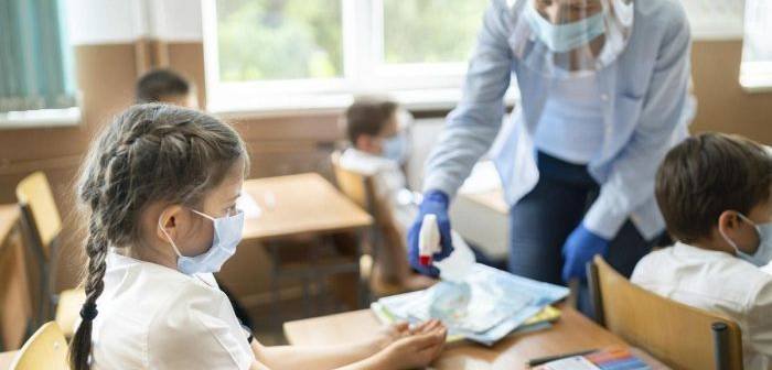 Școlile își vor afișa rata de vaccinare, iar procentul ar putea dicta modul de funcționare/ Câți elevi și profesori vaccinați are Clujul