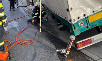 Pericol de explozie în Cluj-Napoca: A intrat cu tirul direct într-o conductă de gaz, în Cipariu