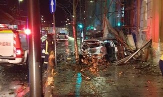 ACCIDENT în Cluj-Napoca: Dosar penal pentru un tânăr de 21 de ani care a condus beat. A secerat câţiva copaci şi s-a oprit în zid