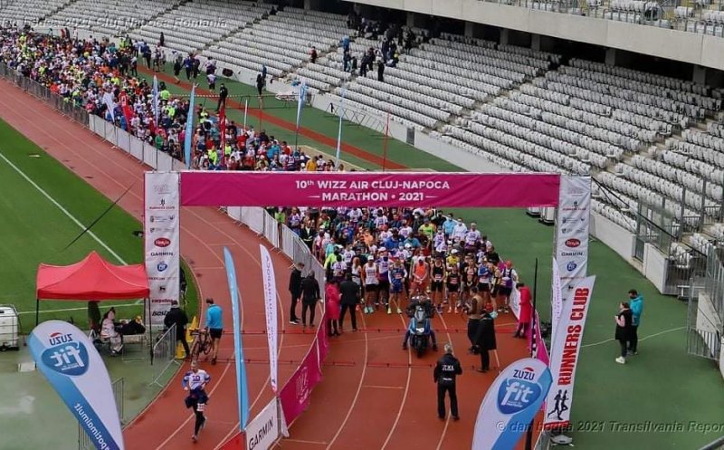 Pista stadionului, plină de lume la maratonul din weekend. Între timp, tribunele stau închise. "Opriți ipocrizia și dați drumul la spectacol!!!"