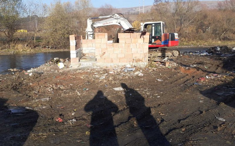 Construcție ilegală pe malul Someșului. Primăria Florești amenință cu demolarea