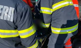 Impact violent între două mașini pe Muncii. Un bărbat a rămas încarcerat