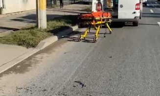 Impact violent între două mașini pe Muncii. Un bărbat a rămas încarcerat