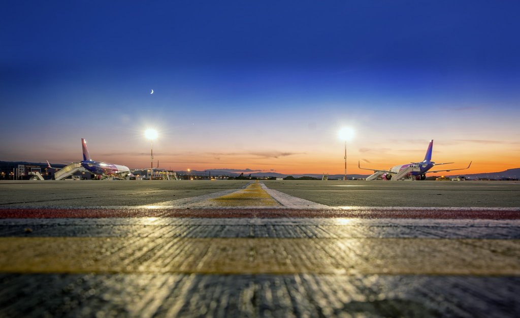 Aeroportul din Cluj-Napoca luat cu asalt de echipe de intervenţie