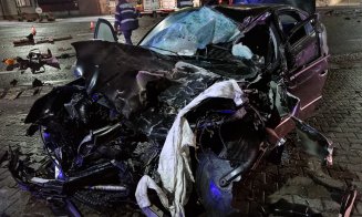 ACCIDENT în Cluj: O curbă le-a creat probleme unor şoferi de 19 şi 25 de ani. Două persoane au ajuns la spital